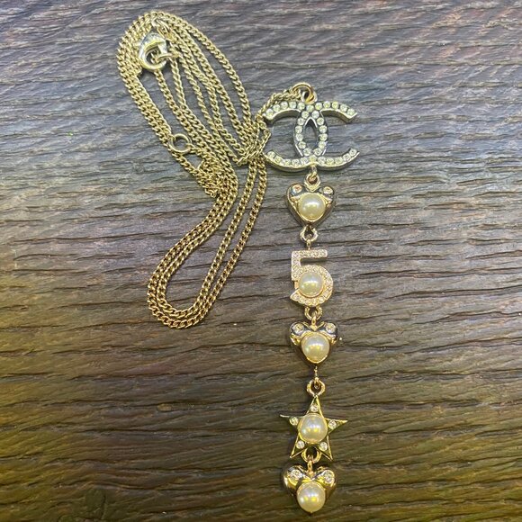 CHANEL NECKLACE with pendant charms - Picture 4 of 6